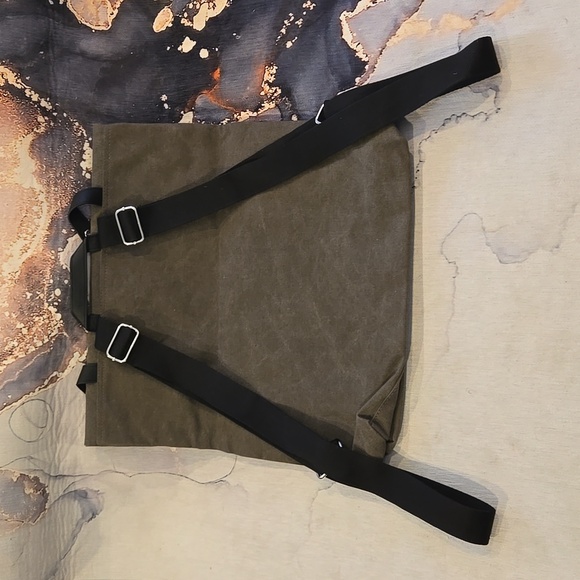 Art Of Shaving Grey Backpack NWOT 16X16.5 - Picture 2 of 4